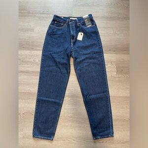 Levi’s 80s mom jeans